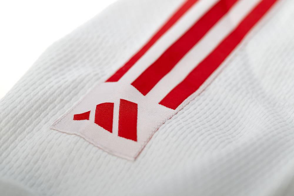 Ju Sports adidas Judo-Anzug Club weiß/rote Streifen, J350 Günstiger Verkauf