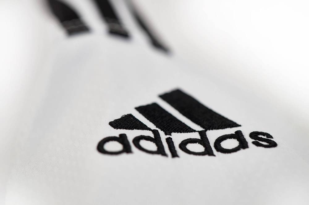 Ju Sports adidas Taekwondoanzug, adi Fighter Eco mit Streifen, schwarzes Revers Verkauf
