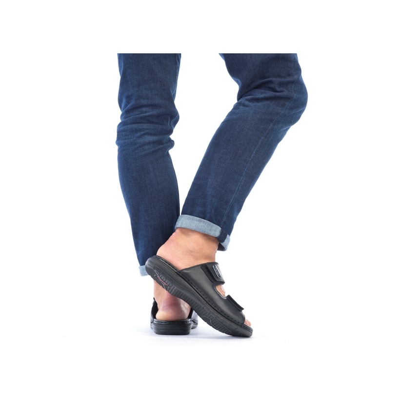 Rieker Artikelnummer 25590-00 Rieker Herren Pantoletten glanzschwarz im Angebot